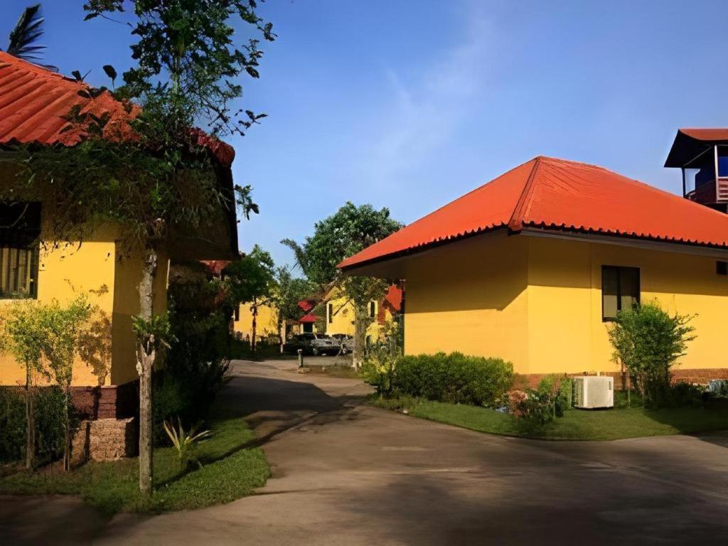 Tanisa Resort Chumphon Exterior foto