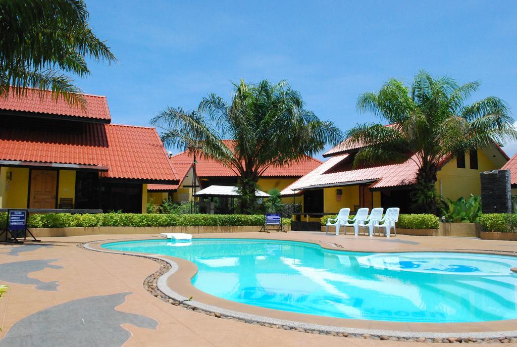 Tanisa Resort Chumphon Exterior foto